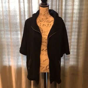 Drop sleeve short sleeved hooded jacket